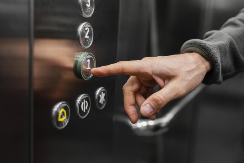 gastos de ascensor en comunidades de vecinos